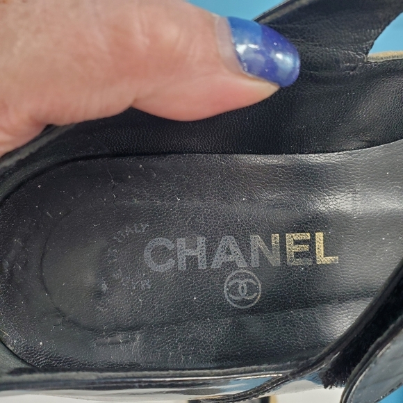 CHANEL tan and black Mary Jane flats 40 - Picture 2 of 16